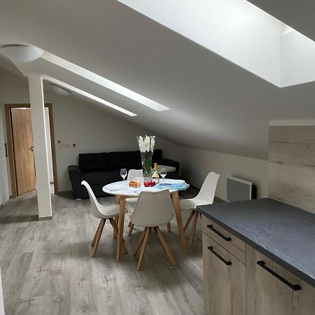 Klicperovo 2Kk Apartment Hradec Kralove Bagian luar foto